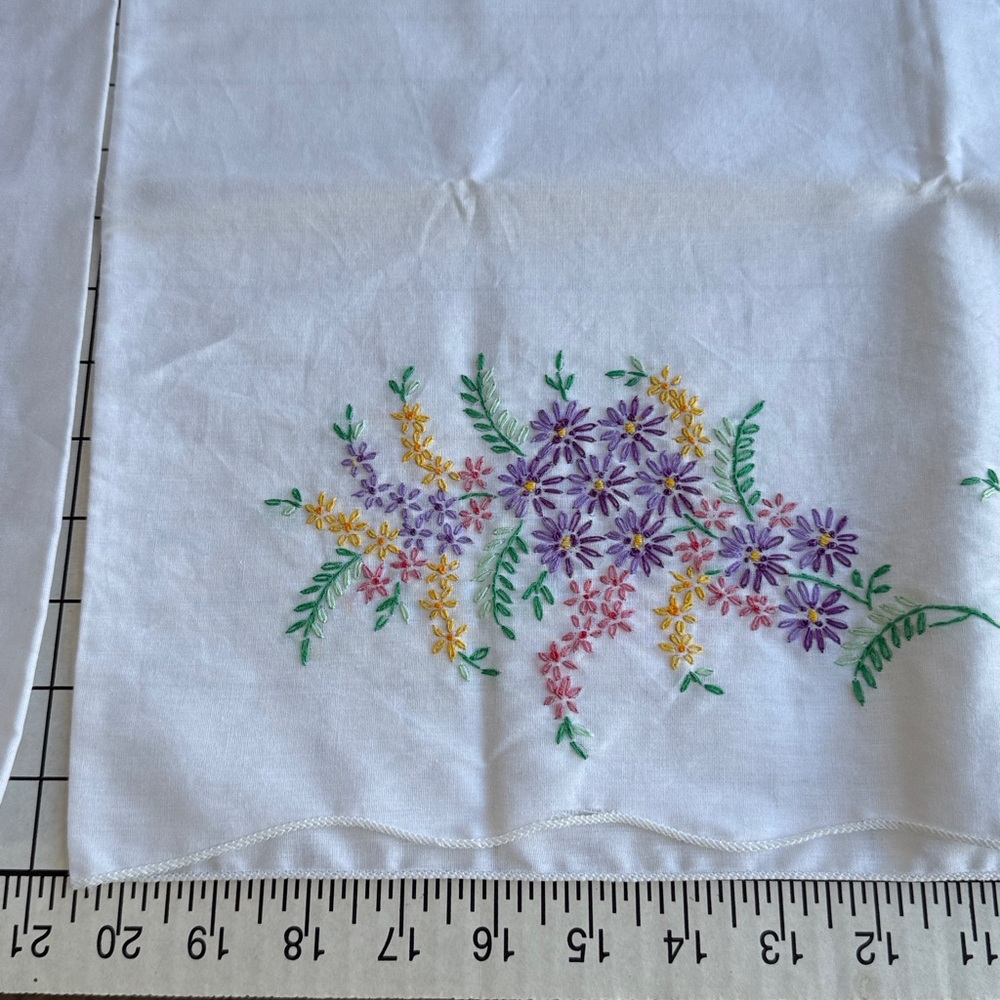 Vintage Hand Embroidered Pillowcases – Floral Pastel Design – 1950s Cotton Pair - Picture 7 of 16